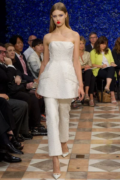 Look 17